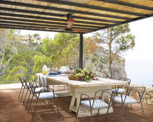 Tagina-Ilcottotagina-Red-Stencil-outdoor-p